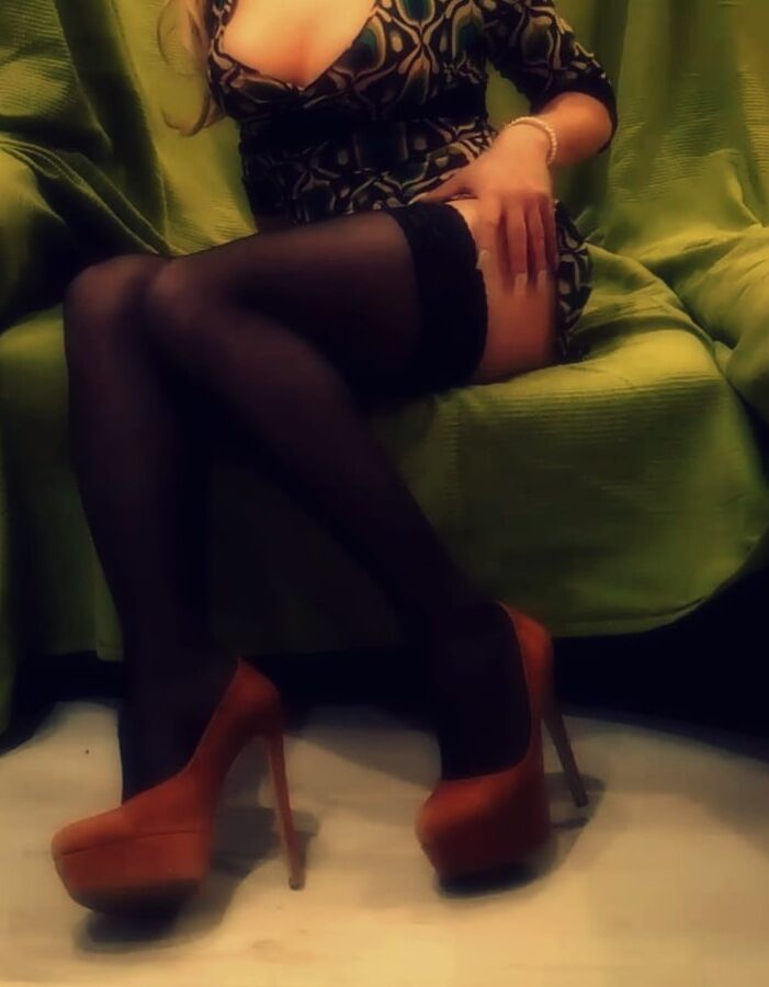 Tight-fitting mini sexy dress))