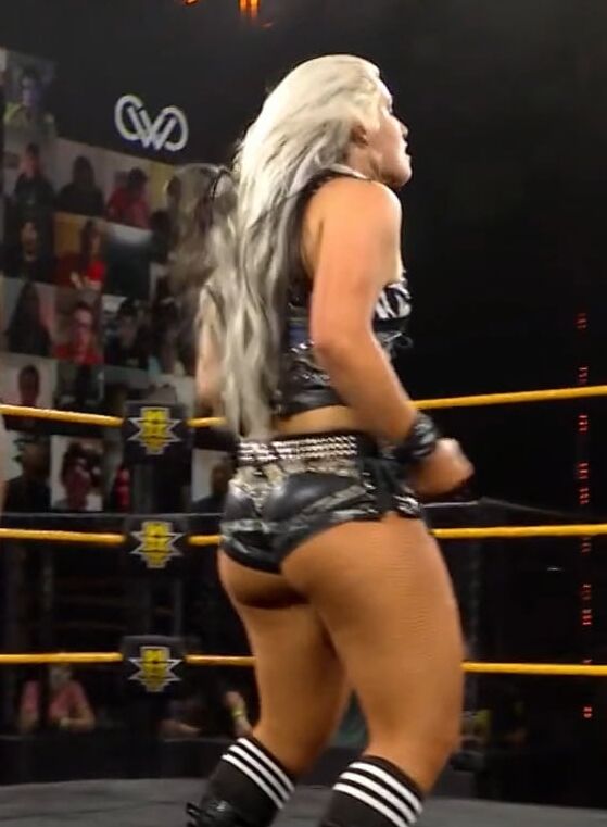 WWE Toni Storm PAWG Fickarsch