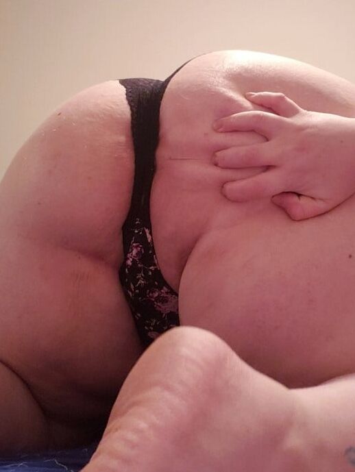 BBW mommy showing off