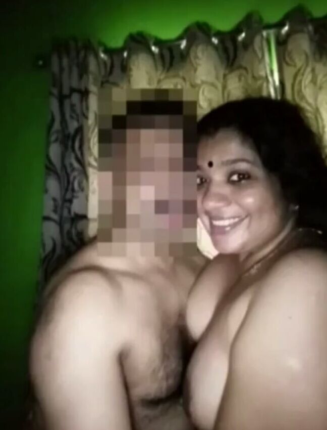 Kozhikode mallu latha auntiyude kallavedi