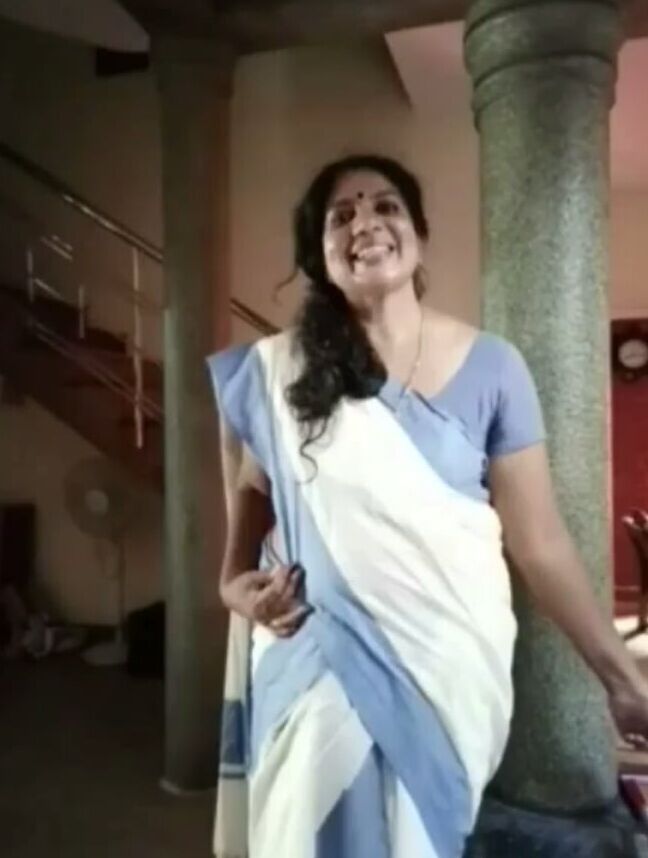 Kozhikode mallu latha auntiyude kallavedi