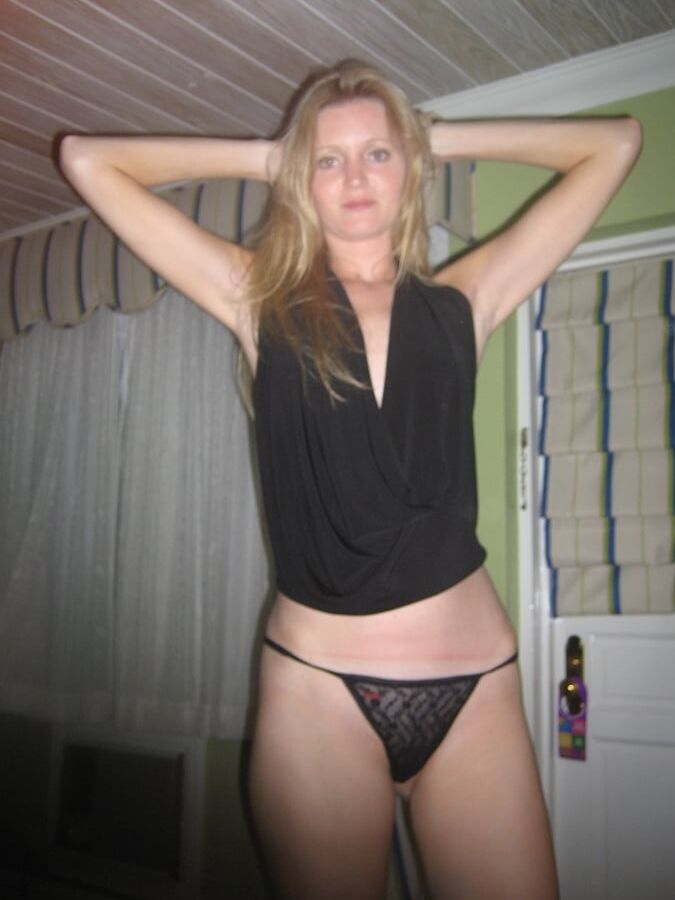 Hot blonde gf enjoying vacation