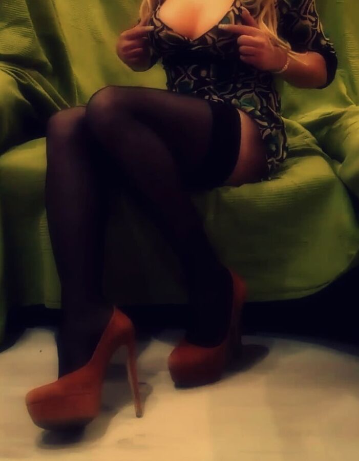 Tight-fitting mini sexy dress))