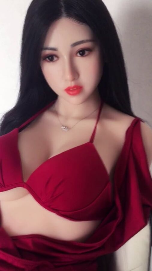 Sexy Asian MILF Doll
