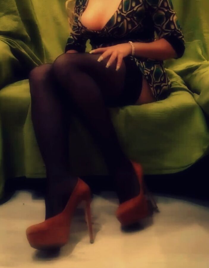 Tight-fitting mini sexy dress))