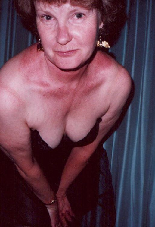 Hot milf wanna exposing her photos