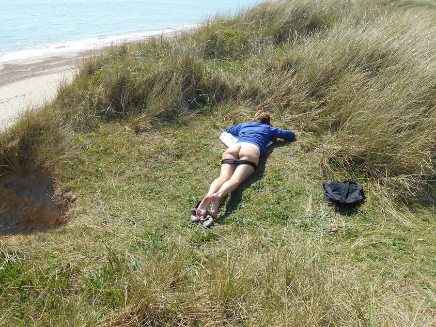 I love girls by the sea