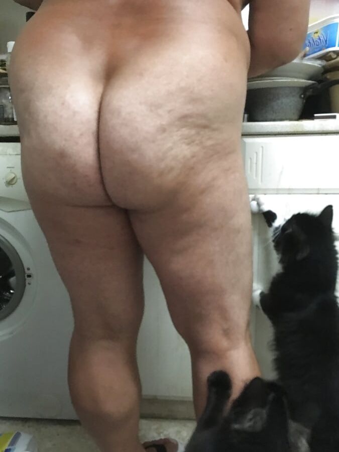 Mature dick sucker