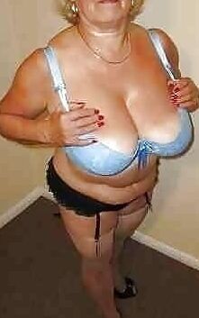 Aunt allows me to see the tits