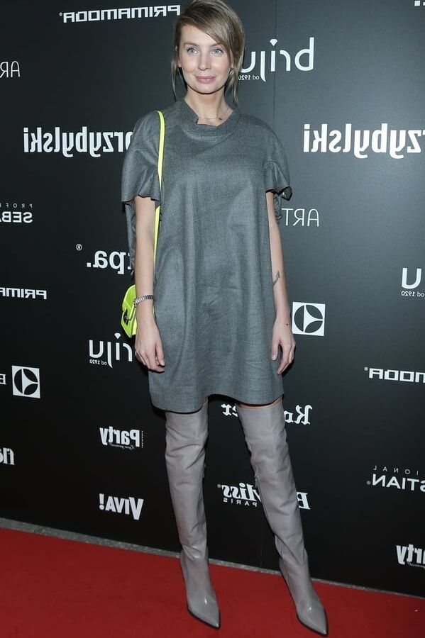 Female Celebrity Boots &amp; Leather - Agnieszka Szulim