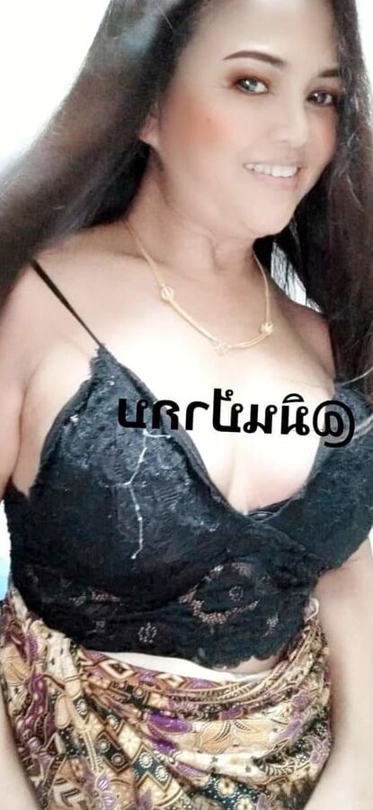 Janda, tetek besar, rumah Thai