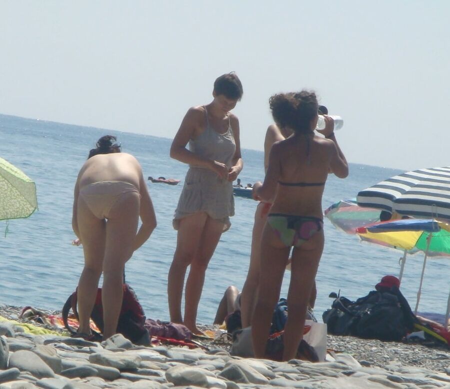 Chubby Slut Gets Naked Among Friends on Public OON CFNF