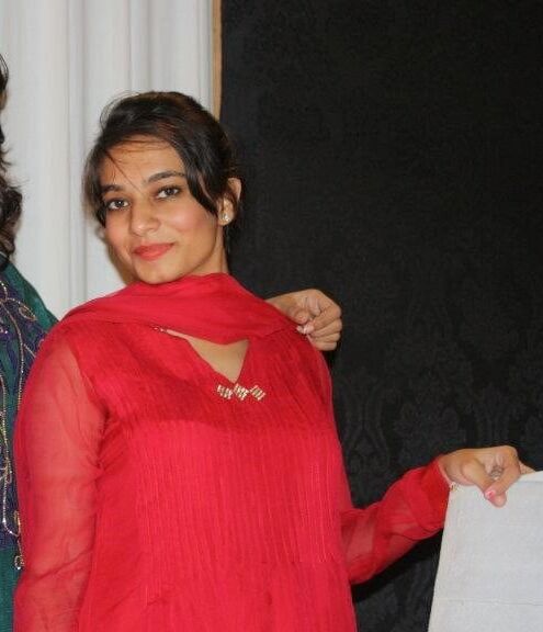 Desi Paki Girl Eman Selfies Leaked by BF