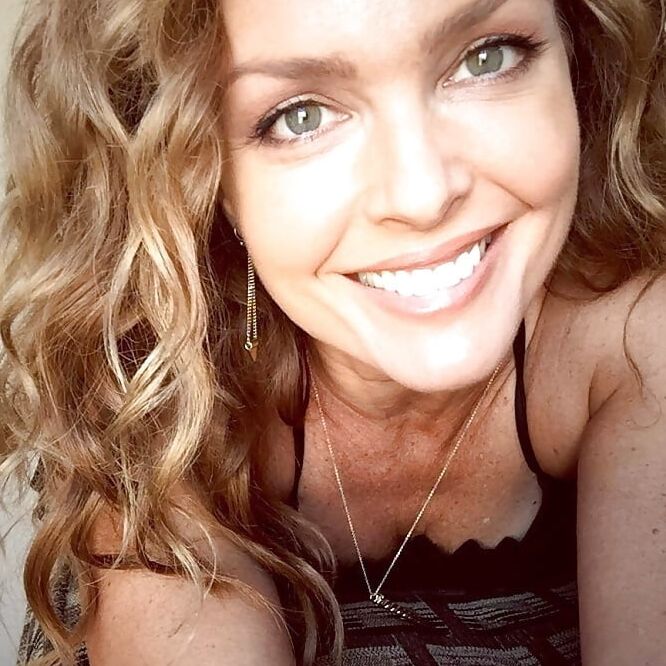 Celebrity Hot - Dina Meyer
