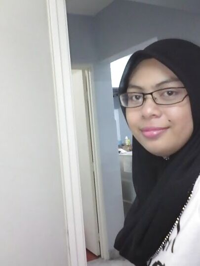 Awek Tudung Bontot Lebar