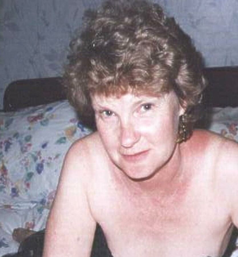 Hot milf wanna exposing her photos