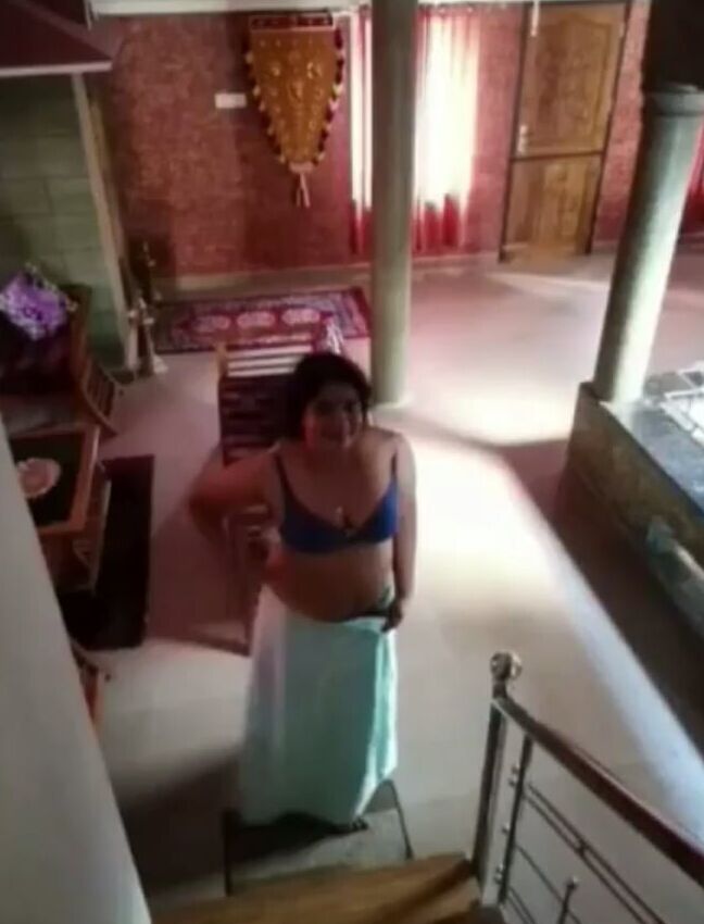 Kozhikode mallu latha auntiyude kallavedi