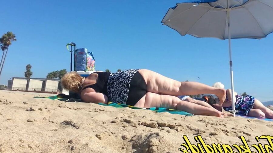 Ultimate BBW GRANNY with huge ass and thighs!! Part.