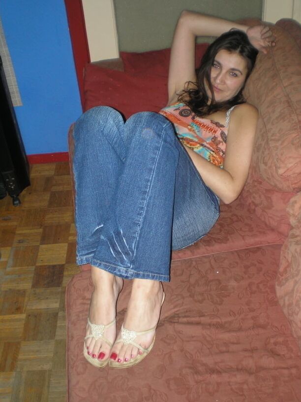 AMATEUR BRUNETTE SLUT