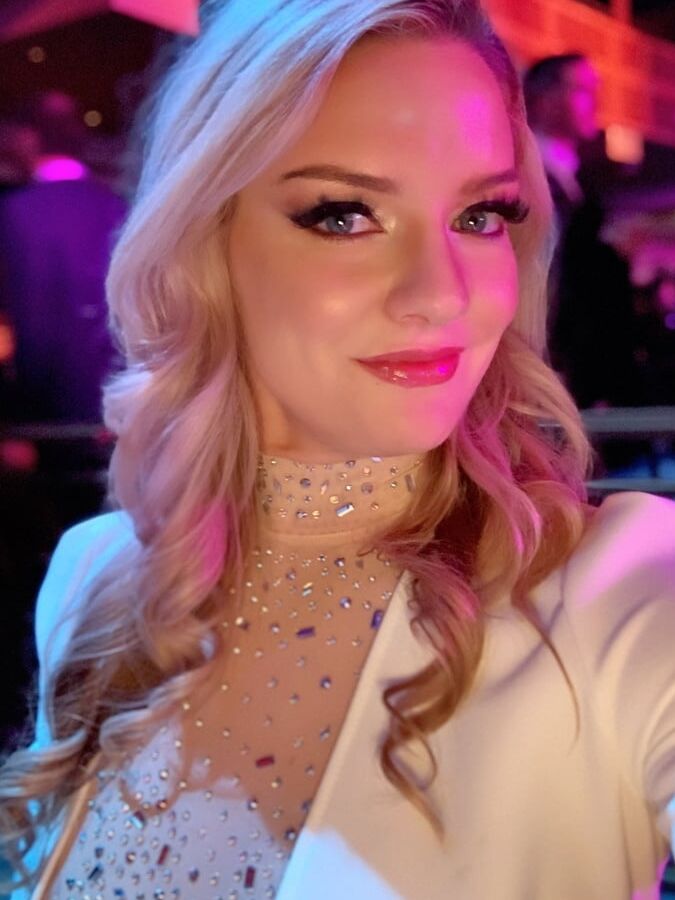 Posh Skinny Blonde