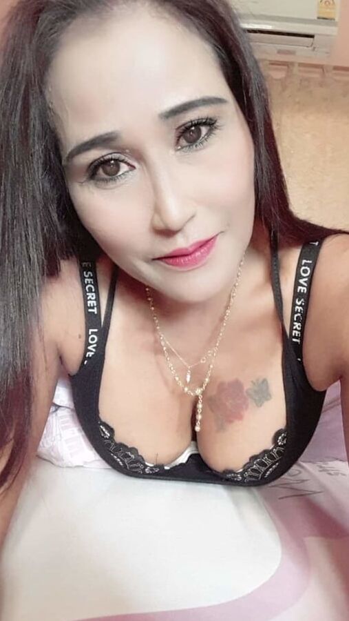 Melakukan hubungan seks dengan ibu