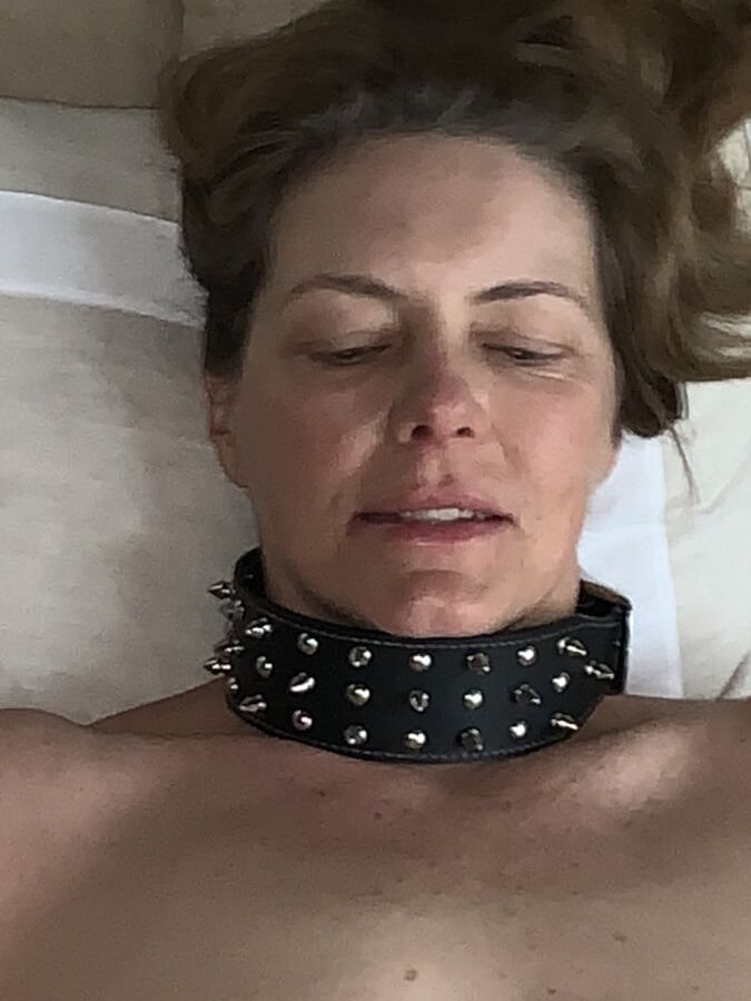 Sexy MILF excibitionist