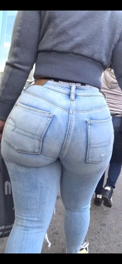 Small waist Dominican booty