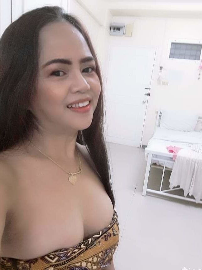 Janda, tetek besar, rumah Thai