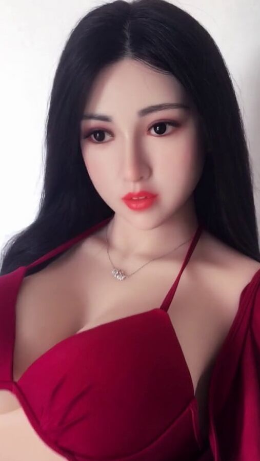 Sexy Asian MILF Doll