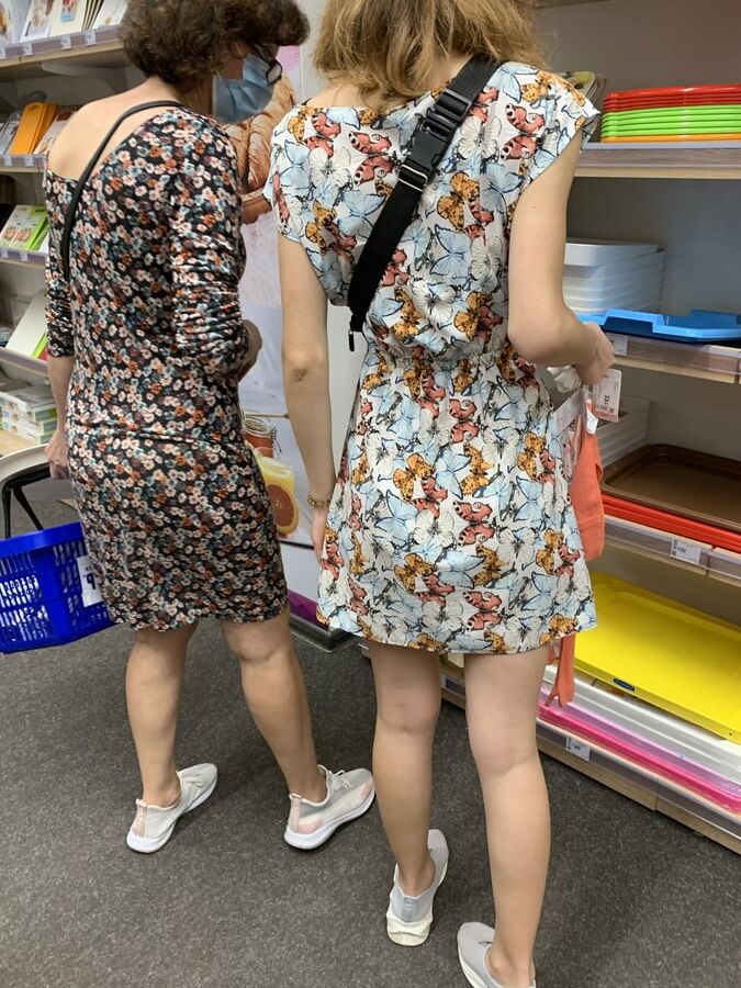 Mmm upskirt in mall