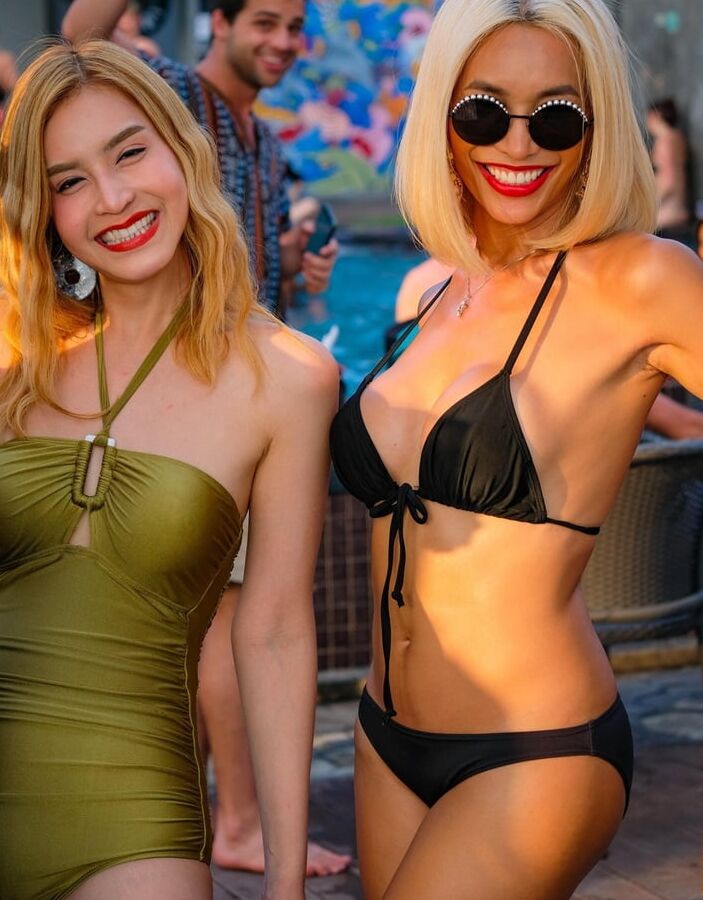 Pool party ()