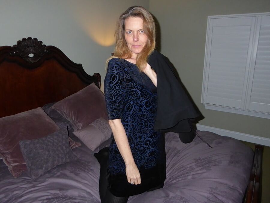 Sexy MILF excibitionist