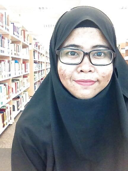 Awek Tudung Bontot Lebar