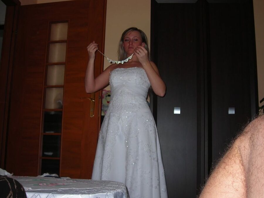BLOND WIFE BRIDE