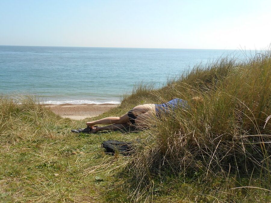 I love girls by the sea