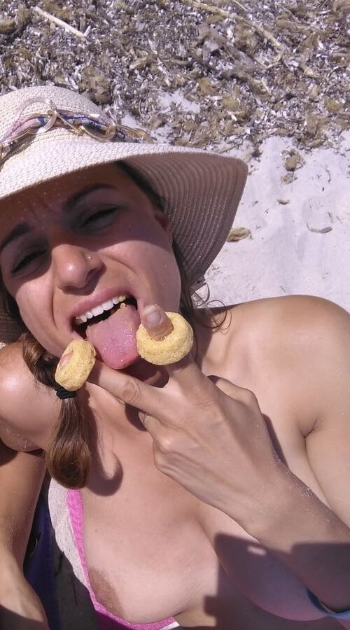 French Mom Sophie Mere de Famille Exposed Pute chienne