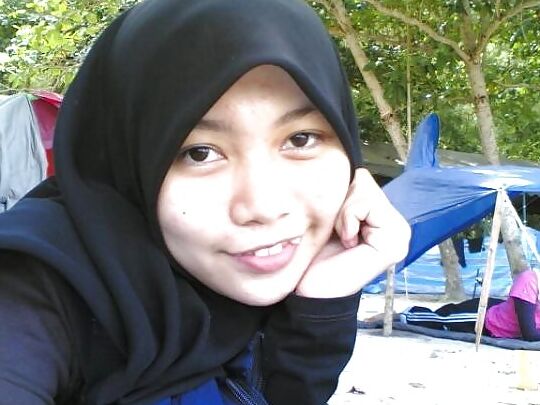 Awek Tudung Bontot Lebar