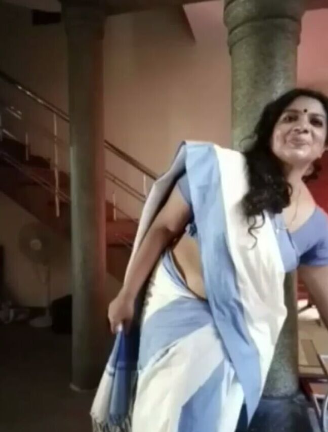 Kozhikode mallu latha auntiyude kallavedi