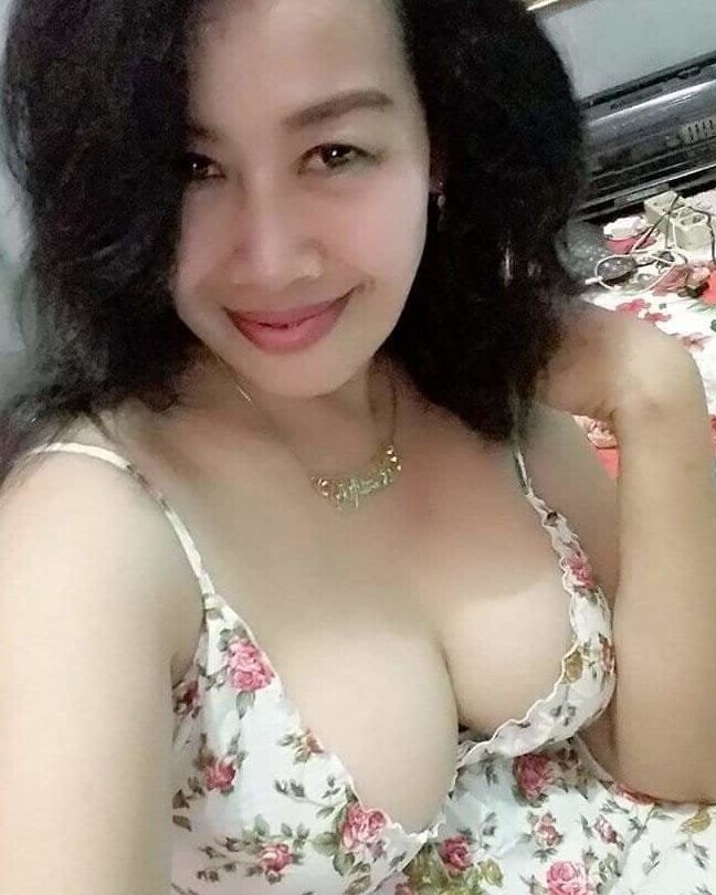 Melakukan hubungan seks dengan ibu