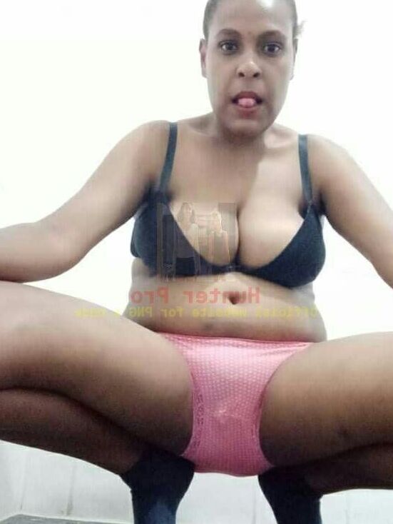 PNG chubby mama