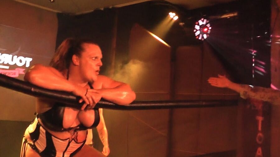 Anna Konda on Stage Fighting Underground Events