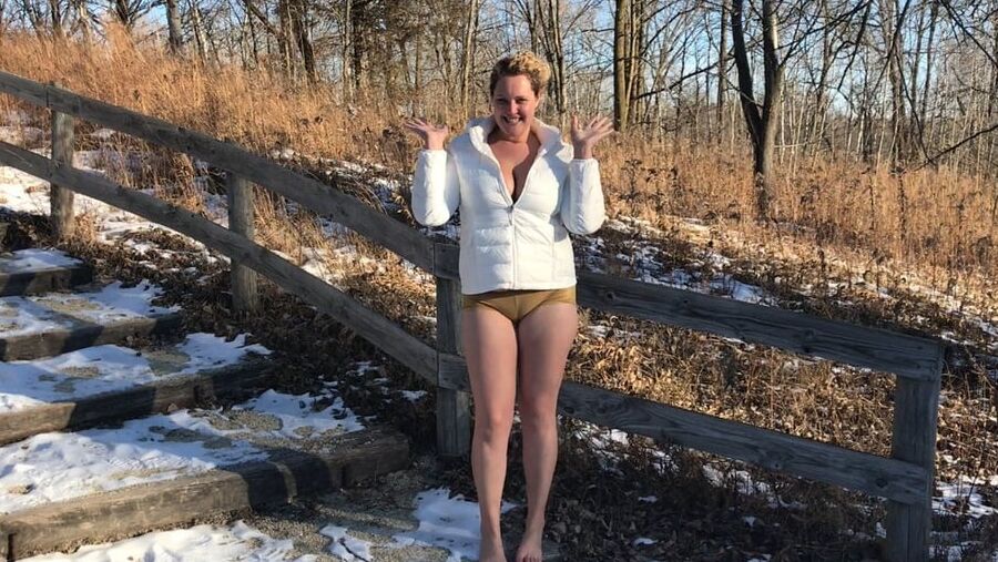 BBW Barefoot Girl Exposed