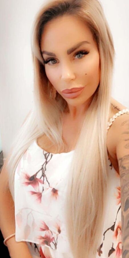 Plastikpuppe Gina-Lisa