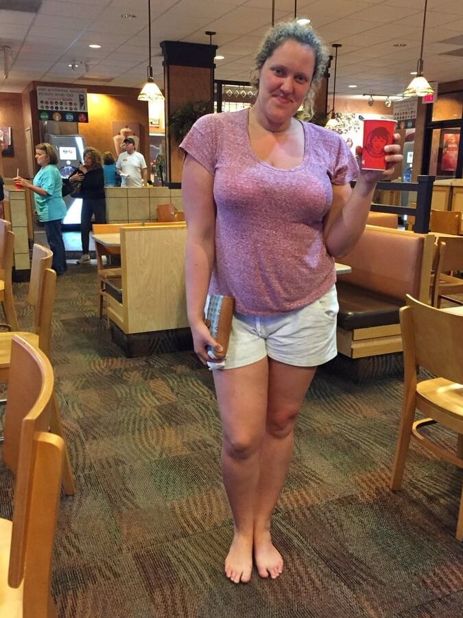BBW Barefoot Girl Exposed