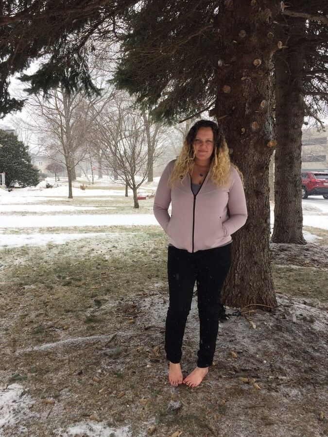 BBW Barefoot Girl Exposed