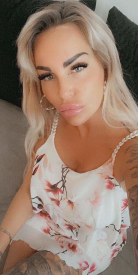 Plastikpuppe Gina-Lisa