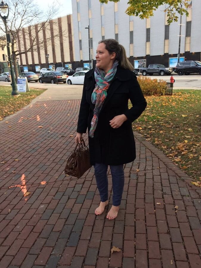 BBW Barefoot Girl Exposed