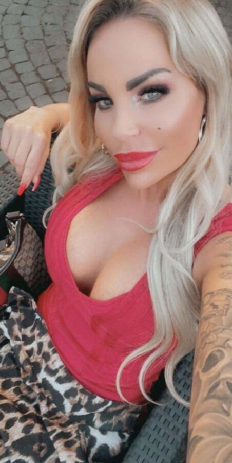 Plastikpuppe Gina-Lisa