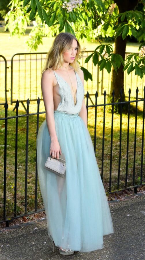Suki Waterhouse