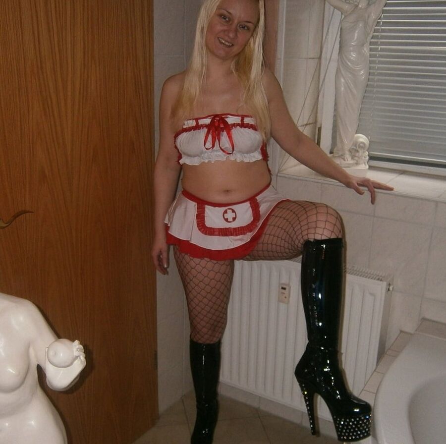 Horny amateur MILF Yvonne in hot dress